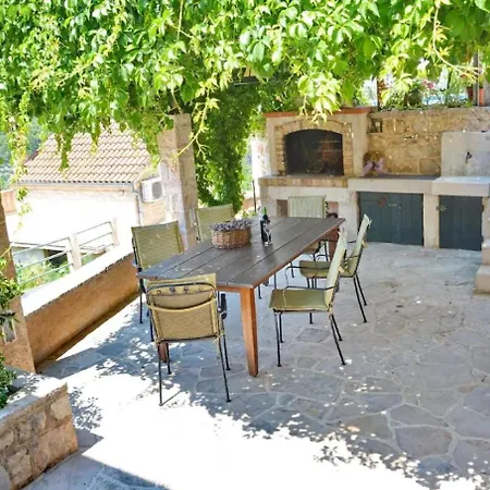Holiday House With 3 Bedrooms - Twin House Vrisnik