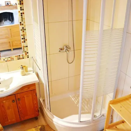 Holiday House With 3 Bedrooms - Twin House Hébergement de vacances Vrisnik