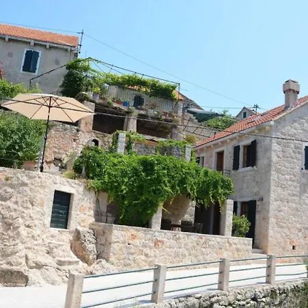 Hébergement de vacances Holiday House With 3 Bedrooms - Twin House Vrisnik