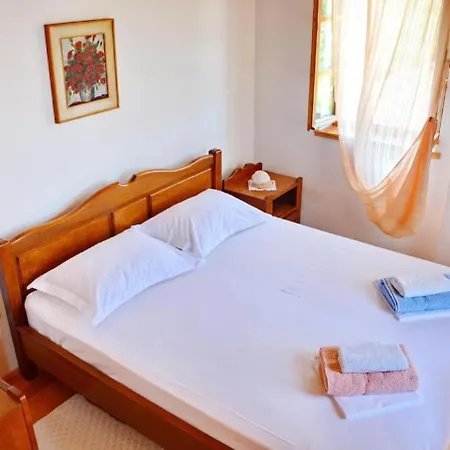 Holiday House With 3 Bedrooms - Twin House Vrisnik