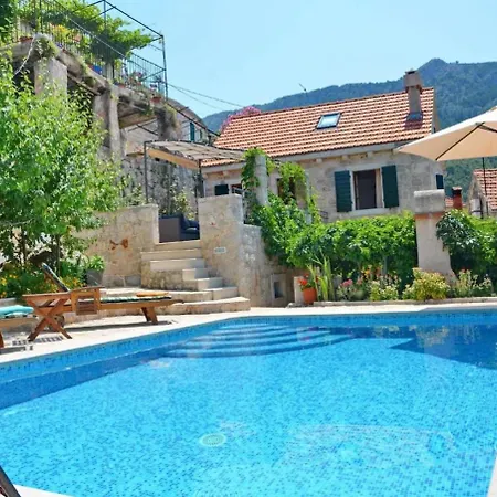 Holiday House With 3 Bedrooms - Twin House Vrisnik